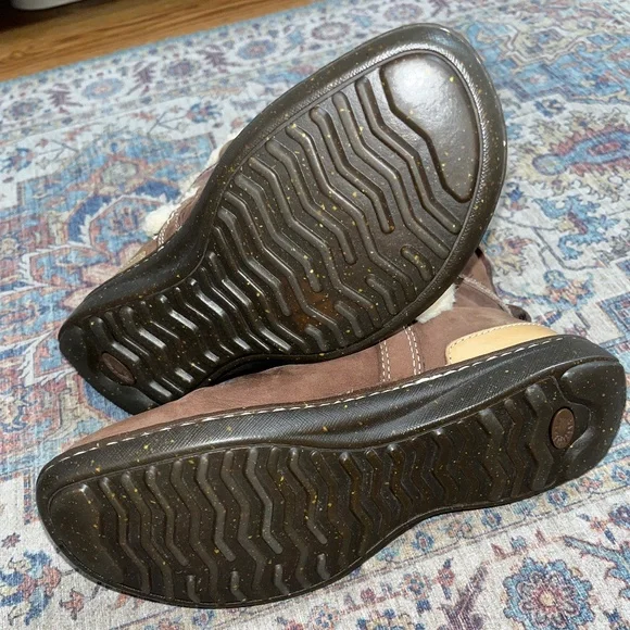 UGG Booties (7), Australia 5587 Brown Suede Leather Sheepskin - Picture 8 of 16